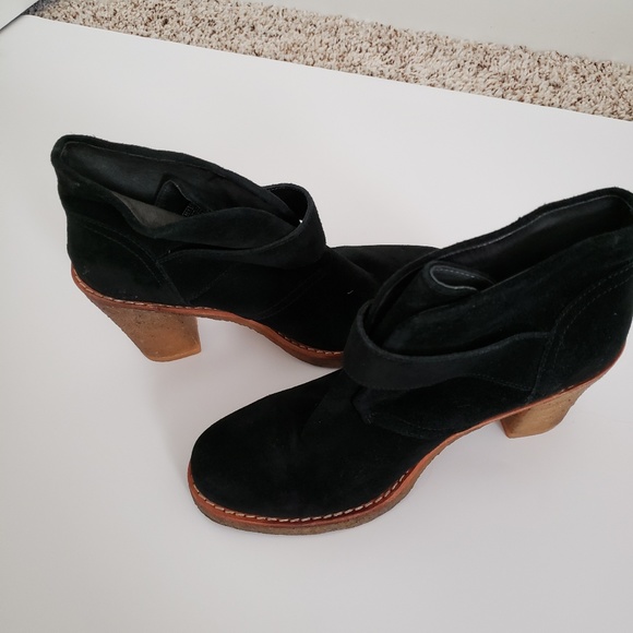 UGG Black and Brown Ankle Boots - Picture 4 of 8